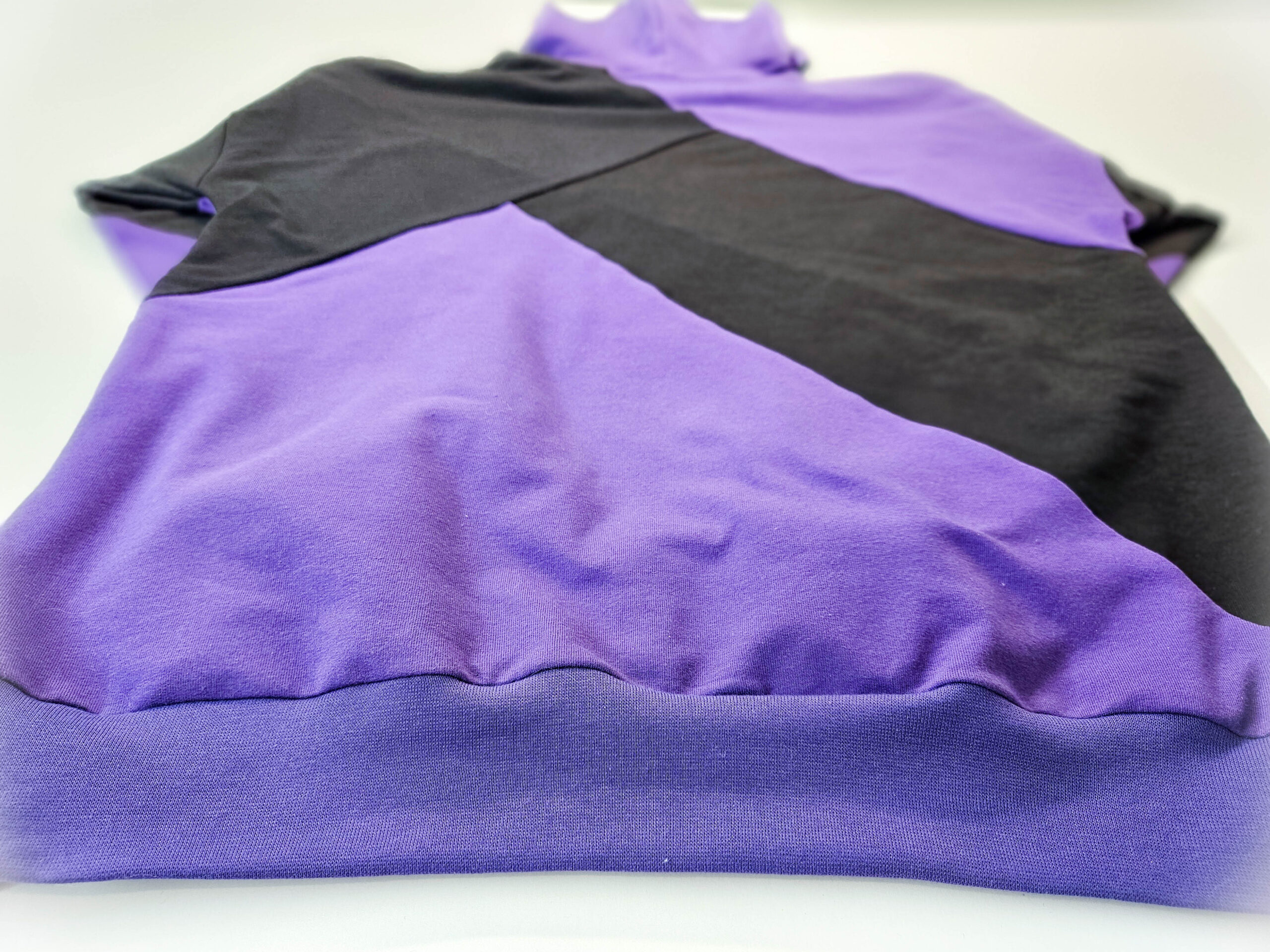 Kvaliteetne õmblus ja puuvillane kangas GOMERA tellimustööna valminud laste pusal