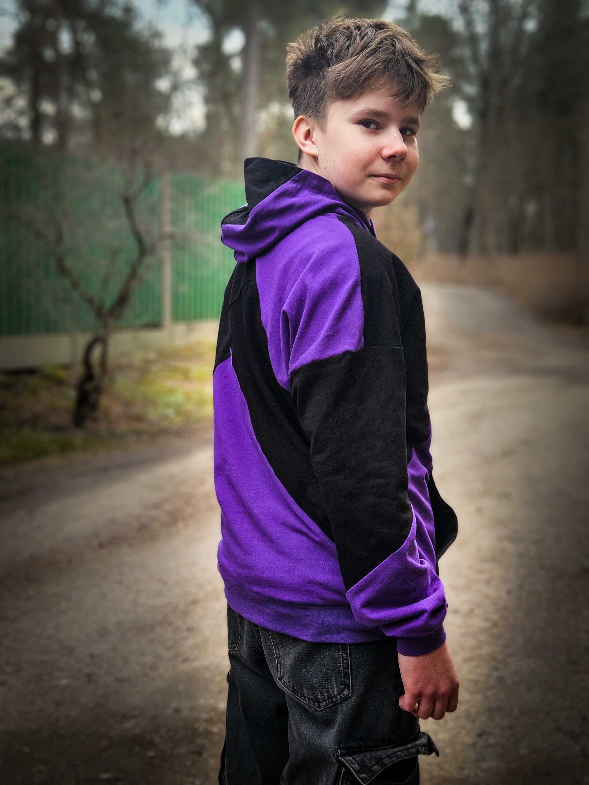 Kordumatu GOMERA oversize laste pusa diagonaalse värviplokiga. Kvaliteetne Eesti käsitöö.